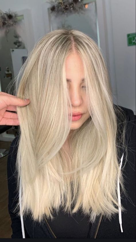 Icy Blonde Pink Hair, Cream Blonde Hair Balayage, Super Blonde Balayage, Cool Toned Blonde Hair Pale Skin, Cream Blonde Hair, Cream Blonde, Blonde Hair Pale Skin, Pale Blonde Hair, Beige Blonde Hair