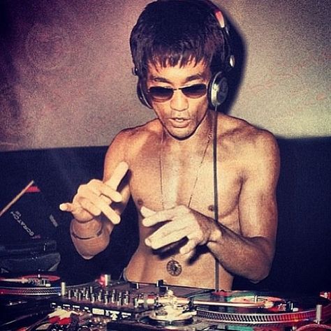 Go DJ!!! #bruceLEE #DJ ...on the 1's & 2's #simplesundays #music is #LIFE ...Lets Go #knicks | Flickr - Photo Sharing! Burning Men, Bruce Lee Quotes, Bruce Lee Photos, Mickey Rourke, Enter The Dragon, Image Swag, Celebrity Trends, I'm With The Band, Martial Artist