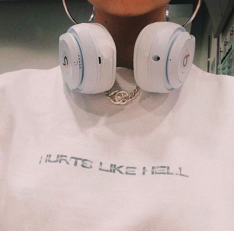 Hurts Like Hell, Dear Society, Headphones Aesthetic, White Headphones, Madison Beer, Models Off Duty, Beats Headphones, White Aesthetic, White Sweatshirt