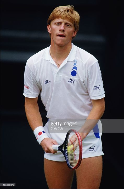 German professional tennis player Boris Becker during a match at The Championships, Wimbledon, London, 1987. Male Tennis Players, Tennis Friends, Rodger Federer, Tennis Pictures, Tennis Photos, Chris Evert, Boris Becker, Tennis Champion, Tennis Legends