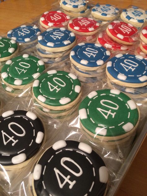 Poker chip decorated cookies. Casino Birthday Party, Vegas Theme Party, Casino Royale Theme, Casino Birthday, Casino Theme Party Decorations, Casino Party Decorations, Poker Party, 30th Party, Casino Decorations