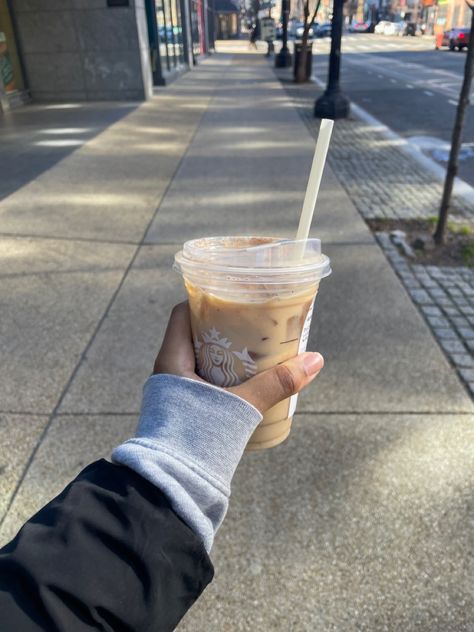 Morning Coffee Asthetic Picture, Morning Starbucks, Caffeine Addict, Instagram Inspiration Posts, Ice Coffee, Coffee Aesthetic, Iced Latte, Starbucks Iced, Foto Ideas Instagram