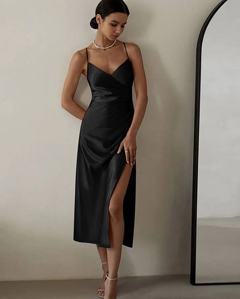 ‘KATHERIN’ DRESS 🎯 Price $79 4 Colors S-XL Size ➡️Midi Dresses collection 🎯 Escapexit.com Backless Midi Dress, Cami Midi Dress, Summer Green, Slip Dresses, Mini Robes, Dresses 2023, Sleeveless Midi Dress, Women's Evening Dresses, Midi Dress Party