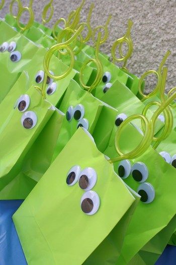 Alien Loots Buzz Lightyear Birthday Party, Buzz Lightyear Party, Buzz Lightyear Birthday, Alien Gift, Alien Party, Toy Story Baby, 달력 디자인, Toy Story Theme, Birthday Goodie Bags