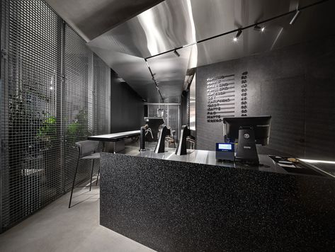 Black Cafe Interior, Black Coffee Shop, Black Coffee Bar, Cafe Ideas Design, Car Showroom Interior, Coffee Shop Interior, Cafe Black, Cafe Idea, Cafe Concept