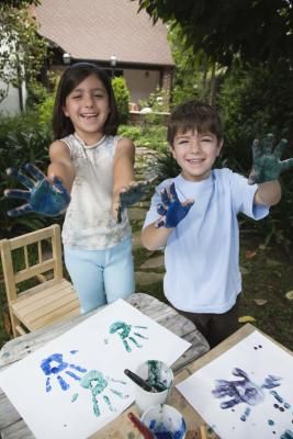 How to Make a Hand Print Quilt Watercolor Art Projects, Handprint Quilt, How To Make Ink, Prayer Crafts, How To Make Butterfly, Baby Handprint, Art Projects For Kids, Watercolor Projects, Handprint Crafts