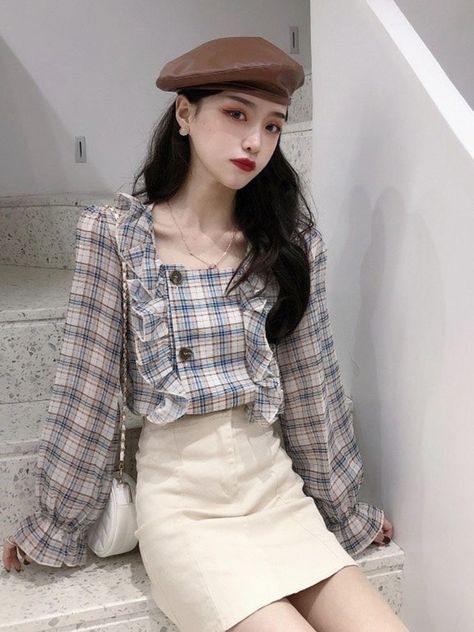 Oversize Outfits, Tartan Blouse, Korean Ootd, Fancy Top, Stylish Photo, Fancy Tops, Stylish Photo Pose, Model Style, Office Style