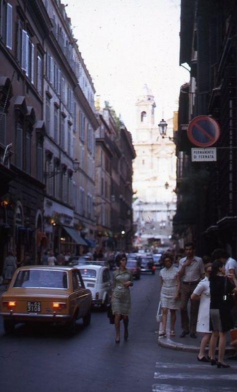 23 Stunning Color Photos Captured Everyday Life of Italy in the early 1970s Vintage Italy Aesthetic, Italy Aesthetic Girl, 60 Aesthetic, 1980s Aesthetic, Italy Travel Poster, 60s Aesthetic, Italy Vibes, Vintage Machine, North Italy