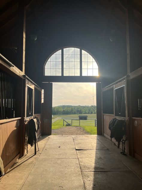 Equestrian Farm, Horse House Aesthetic, Stable Life Aesthetic, Stable Hand Aesthetic, Barn House Aesthetic, House With Horses, Horse Life Aesthetic, Horse Sanctuary, Stall Aesthetic