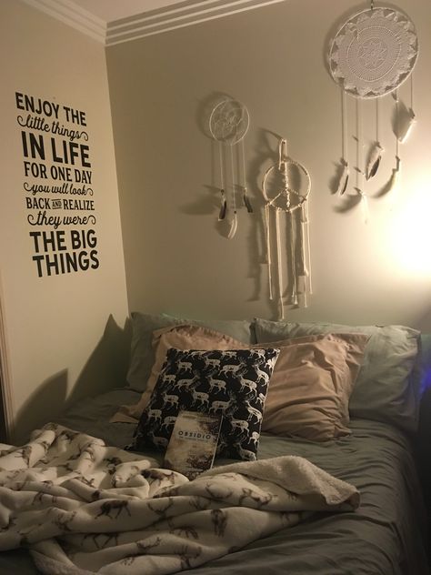 Dream Catcher Room Ideas, Dream Catcher Room Ideas Bedrooms, Dream Catcher In Bedroom, Dream Catcher Aesthetic, Dreamcatcher Bedroom, Dream Catcher Room, Homemade Dream Catchers, Hippy Bedroom, Deer Blanket