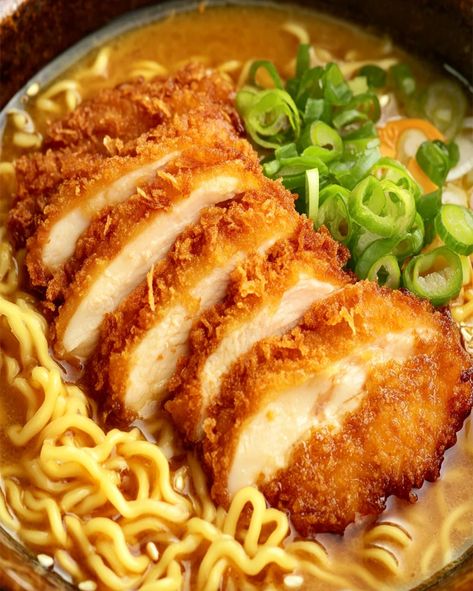 Try this savory Miso Ramen with crispy Chicken Katsu! A quick, comforting dish perfect for ramen lovers. Ready in under 40 minutes. Ramen Bowls Recipe, Miso Ramen Noodle Recipes, Ramen Add Ins, Rotisserie Chicken Ramen, Ramen Meal Prep, Chicken Ramen Recipes, Shoyu Ramen Recipe, Rice Noodle Ramen, Chicken Miso Ramen