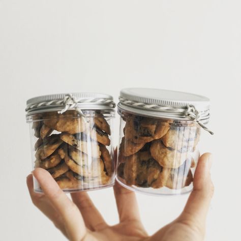 Cookies In Jar Photography, Packaging Hampers, Bake Sale Packaging, Biscuits Packaging, Almond Cookie, Chocolate Covered Strawberries Bouquet, Jar Packaging, Dessert Packaging, House Cake