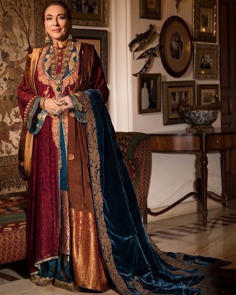 Nilofer Shahid on Instagram: “Style is a reflection of your attitude and personality.💫 #NiloferShahid #Meeras #pakistanifashion #bigfatwedding #pakistaniclothing…” Pakistani Designer Dress, Nilofer Shahid, Wedding Outfits For Women, Pakistani Formal Dresses, Velvet Dress Designs, Indian Designer Suits, Pakistani Wedding Outfits, Pakistani Fashion Party Wear, Master Piece