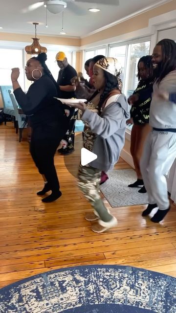 Family Dance Party, Family Pictures Black People, African Dance Video, Black People Dancing, Happy Dance Video, African Dancing, Afro Dance, Kizomba Dance, Funny People Pictures