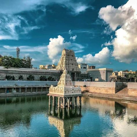 Kanchi Kamakshi Temple, Kanchipuram,Tamil Nadu  #Kanchipuram #காஞ்சிகாமாட்சி #KamakshiAmmanTemple #Tamilnadu #Indiantemples #Templesofindia #God @incredibleindia #EnchantingTamilnadu #TamilnaduTourism Kanchi Kamakshi, Tamil Nadu, Incredible India, Tower Bridge, Taj Mahal, Tourism, Temple, Around The Worlds, Two By Two