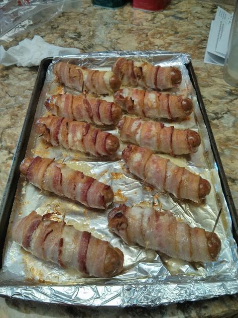 Cheese Stuffed Italian Sausages Wrapped in Bacon - Imgur Italian Sausage In Oven, Keto Sausage Recipe, Bacon Wrapped Cheese, Sausage Wrap, Sausage Recipes For Dinner, Oven Baked Bacon, Italian Sausages, Keto Sausage, Sausage Dinner