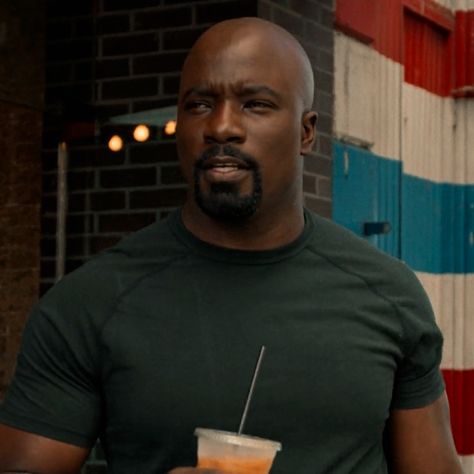 Marvel Defenders, Mike Colter, Luke Cage Marvel, Heroes For Hire, Defenders Marvel, Men's Facial Hair, Mens Facial Hair Styles, Marvel Show, Ocean Eyes