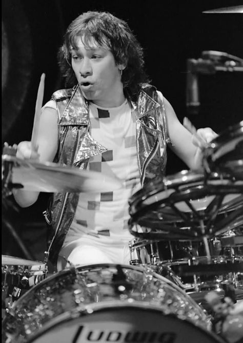 Van Halen 80s, Drums Wallpaper, Rocker Boy, Alex Van Halen, Beatles Ringo, Rock And Roll Bands, Ringo Starr, Van Halen, Rock N Roll