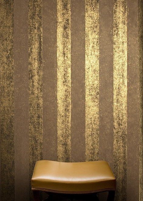 Glitter Accent Wall, Gold Painted Walls, Gold Accent Wall, Maximalist Wallpaper, Painting Textured Walls, Wall Painting Techniques, Abstract Wall Painting, Living Area Design, Striped Room