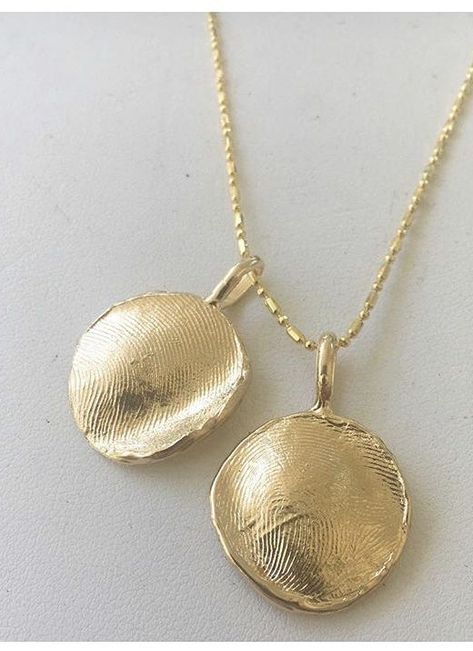 custom fingerprint charms #christinajerveyjewlery Handcrafted Jewelry Gold, Fingerprint Pendant, Diamonds Pendants, Fingerprint Jewellery, Sentimental Jewelry, Tiny Jewelry, Fingerprint Necklace, Mode Hippie, Accesories Jewelry