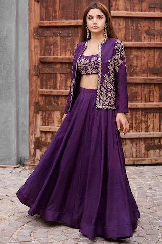 Georgette Gown, Sari Design, Indian Outfits Lehenga, Lehenga Designs Simple, Gaun Fashion, Choli Designs, Long Dress Design, Indian Dresses Traditional, Indian Gowns Dresses