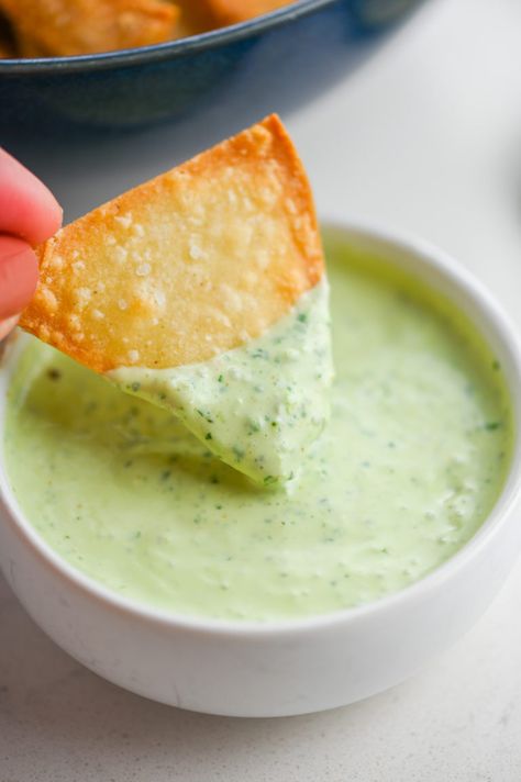 This Creamy Cilantro Sauce is great on anything! Tacos, salads, chips, fries, burritos, you'll want to put it on everything! Taco Dipping Sauce, Taco Sauces, Creamy Cilantro Sauce, Quesadilla Sauce, Habanero Hot Sauce, Homemade Sauce Recipes, Romesco Sauce, Cilantro Sauce, Summer Foods