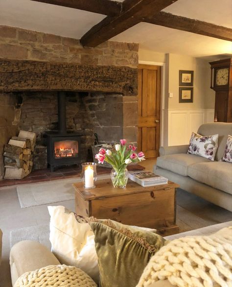 Cottage Lounge, Cottage House Interior, English Cottage Interiors, Cottage Fireplace, Country Style Living Room, Cosy House, Inglenook Fireplace, Country House Interior, Cosy Living