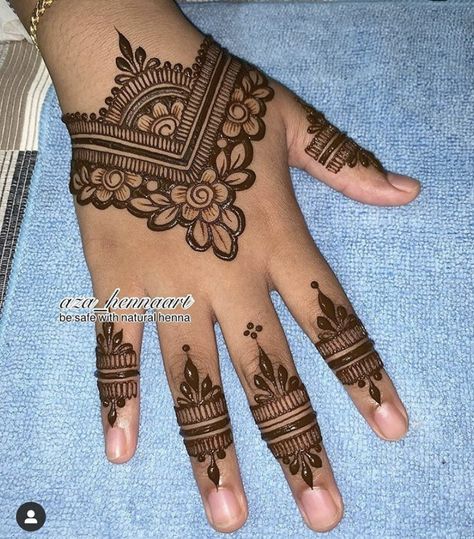 Quick Henna Designs, Mehedi Degins, Khafif Mehndi, Party Henna, Simple Henna Designs, Unique Henna, Eid Mehndi, Henna Inspo, Front Mehndi Design