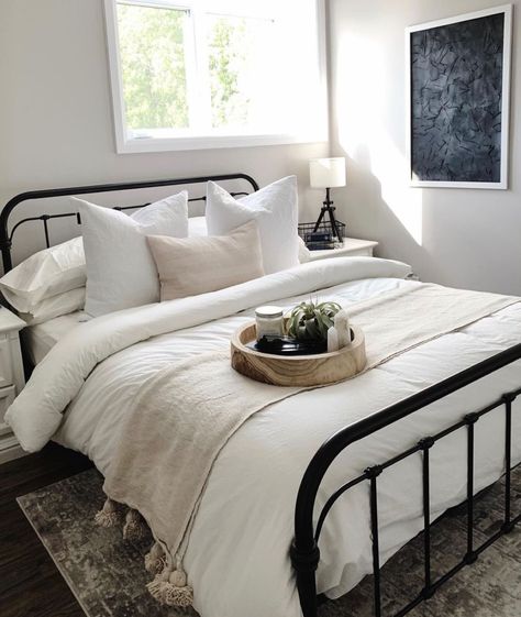 Guest Bedroom Bed, Basement Guest Room, Black Metal Bed Frame, Black Metal Bed, Black Bed Frame, Casual Summer Sandals, Twin Size Bed, Guest Bedroom Decor, Metal Bed