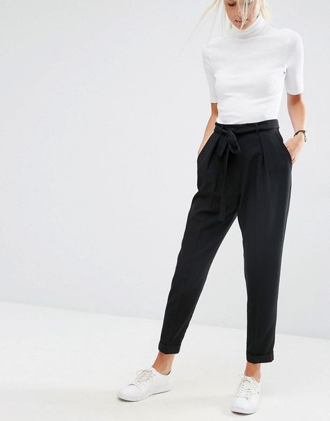 pinterest || macselective Minimalisticky Chic, Peg Trousers, Spring Work Outfits, Zoella, Minimalist Women, Tshirt Outfits, Casual Style Outfits, Looks Style, Office Outfits