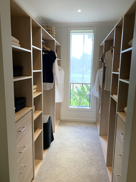 Small Walking Wardrobe Ideas, Windows In Walk In Closet, Walk Through Closet To Bedroom Master Suite Layout, Small Walk In Closet With Window, Bathroom And Closet Combo, Walk In Closet With Window, Walk In Wardrobe Ideas Master Bedrooms, Closet With Window, Closet Minimalista