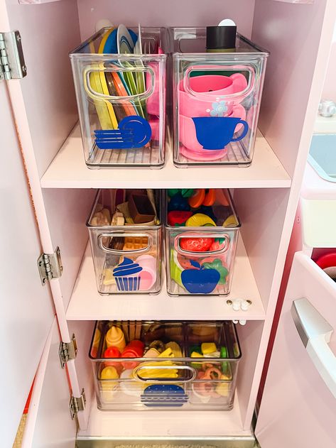 Diy Play Food Storage, Playroom Kitchen Organization, Play Kitchen Food Storage Ideas, Organizing Play Kitchen, Kids Kitchen Organization Ideas, Organize Play Kitchen, Toy Food Storage Ideas, Kids Play Kitchen Organization, Play Kitchen Storage Ideas