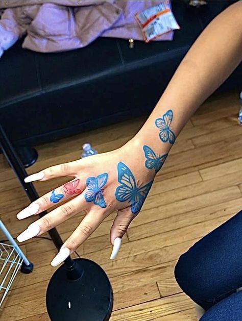 Girls Hand Tattoos, Tattoos Big, Cute Thigh Tattoos, Butterfly Hand Tattoo, Stomach Tattoos Women, Henna Style Tattoos, Cute Simple Tattoos, Small Girly Tattoos, Henna Inspired Tattoos