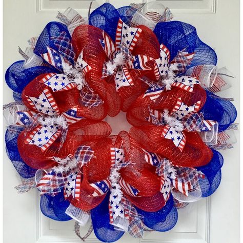 Patriotic Mesh Wreath, Couronne Diy, Patriotic Wreaths, Deco Mesh Wreaths Diy, 4th July Crafts, Deco Wreaths, Mesh Wreath Diy, Deco Mesh Christmas Wreaths, July Wreath