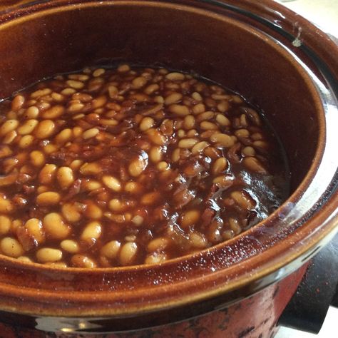 14 Ways With Navy Beans Barbeque Menu, Boston Baked Beans Recipe, Navy Bean Recipes, Chili Bean Soup, Navy Bean Soup, Bean Pie, Barbecue Side Dishes, Baked Beans Recipe, Boston Baked Beans