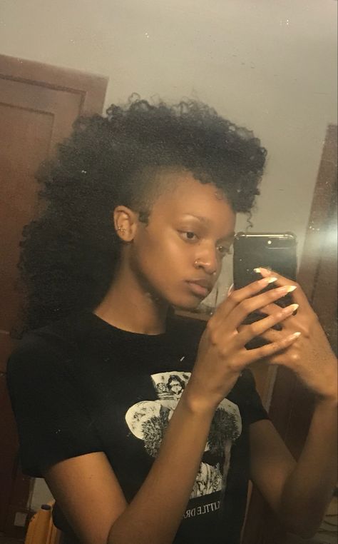 Girl with natural hair mohawk shaved sides Faux Locs Mullet, Punk Black Hairstyle, Braid Mullet Black Women, Black Alternative Hairstyles, Punk Hairstyles Black Women, Mullet Haircut Black Women, Afro Mullet 4c Hair, Alternative Hairstyles Black Women, Natural Hair Mullet