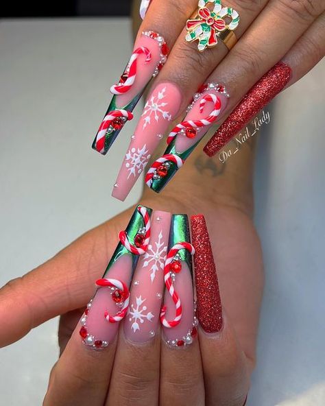 Marsha Lane on Instagram: "Candy Cane Lane❤️🤍❤️🤍❤️ - #da_nail_lady #danaillady #cincinnati #cincinnatinailtech #candy #snowflakes #candycane #hohoho #Christmastrees #🎄 #🎄🎅 #christmastime #trees #christmas #cold #snow #nails #cute #winter #longnails #nailartclub #remixgodsuede #remix @blackgirlsdonails @bling_house_nailbar" Nails Delicate, Snow Nails, Christmas Tree Nails, Luminous Nails, Candy Cane Lane, Candy Cane Nails, Nails Cute, Winter Nails Acrylic, Christmas Nails Easy