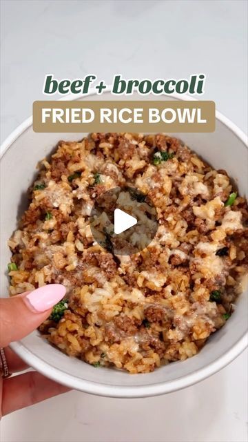 MaKayla Kim Thomas on Instagram: "Quick + straight to the point 👏🏼 exactly the type of meals I need more than ever in my life right now 😅   Feel free to change up ingredients based on what YOU have/enjoy—mine is almost always a mixture of whatever veggies I have in my fridge that need to be used up 🤪   Egg roll bowls are from Balanced Bites cookbook 🩷 full macros listed there!   when you’re ready to eat food you love (in a way that’s NOT miserable)—I got you 👉🏼 digital cookbooks + fitness plans here makaylathomas . com  #healthymeals #mealprep #highprotein #friedrice #mealideas #healthydinner #dinnerideas #quickmeals" Mikayla Thomas Fit Recipes Lunch, Mikayla Thomas Fit Recipes Dinner, Makayla Thomas Fit Recipes Crockpot, Makayla Kim Thomas Recipes, Makayla Thomas Fit, Mckayla Thomas Fitness Recipes, Makayla Thomas Fit Recipes Dinner, Mikayla Thomas Recipes, Makayla Thomas Recipes