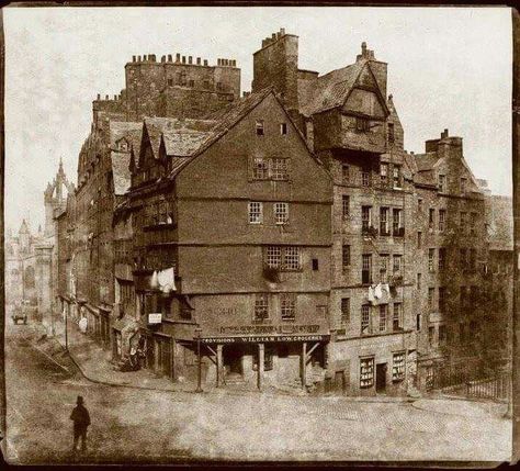 Old Bow Head House, Edinburgh 1856.  Demolished 1869 16th Century Architecture, Architecture 101, Old Photography, Interesting Buildings, History Photos, Edinburgh Scotland, Medieval Town, Old Buildings, Old City