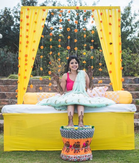 Photo of Minimal bridal seating idea on mehendi Indian Wedding Decorations Receptions, Haldi Decoration, Mehendi Decor Ideas, Haldi Function, Mehendi Decor, Wedding Hall Decorations, Mehendi Ceremony, Wedding Decor Photos, Wedding Background Decoration