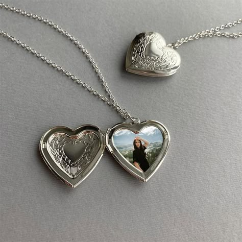 Romantic Stuff, Classic Photo, Heart Shaped Necklace, Photo Necklace, Dream Gift, Photo Charms, Dope Jewelry, Photo Locket, Jewelry Lookbook