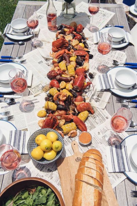 Clam Bake Menu Ideas, Oyster Bake Party, Clam Bake Party Decorations, Clam Bake Decor, New England Clam Bake Party, Clam Bake Rehearsal Dinner, Crab Boil Table Settings, Clam Bake Party Ideas, Lowcountry Boil Party