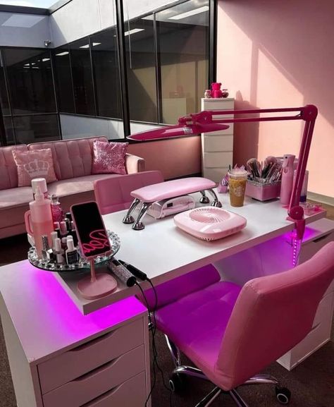 Nail Tech Studio Decor, Nailtech Room, Nail Tech Aesthetic Vision Board, Salon Nails Ideas, Nail Tech Desk Setup, Pink Nail Room, Nail Tech Set Up, Nail Desk Setup, Nail Tech Organization Ideas