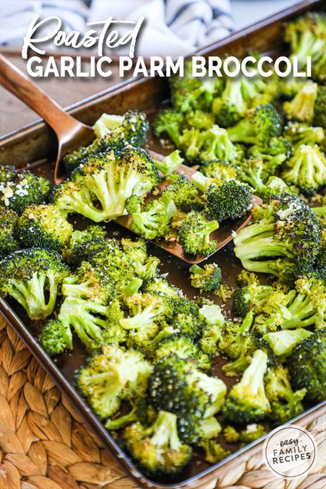 Brócoli Recipes, Parmesan Broccoli Recipes, Veggie Side Dish, Parmesan Roasted Broccoli, Broccoli Side Dish, Roasted Broccoli Recipe, Best Side Dish, Parmesan Broccoli, Garlic Broccoli