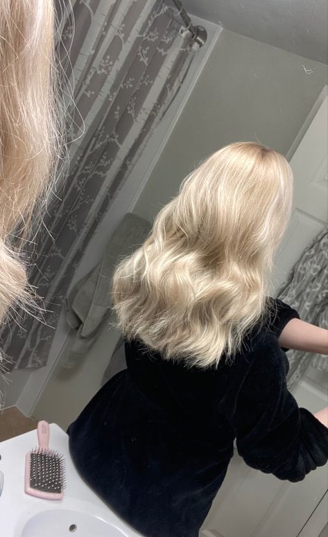 Platinum Aesthetic, Healthy Blonde Hair, Blonde Layered Hair, Perfect Blonde Hair, Bright Blonde Hair, Hair Nutrition, Light Blonde Hair, Blonde Hair Inspiration, Blonde Hair Shades