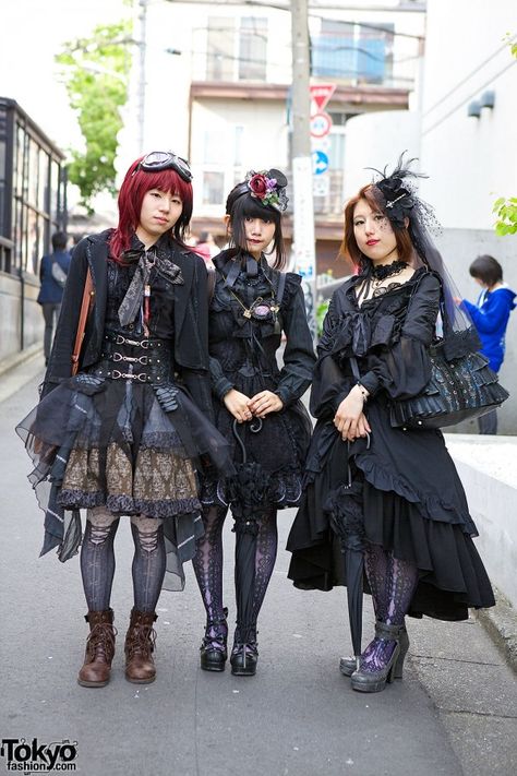 Gothic  Lolita Harajuku Fashion Trio Wasteland Fashion, H Naoto, Kawaii Culture, Gothic Harajuku, Kei Visual, Quirky Style, Arte Punk, Lolita Outfits, Tokyo Street Style