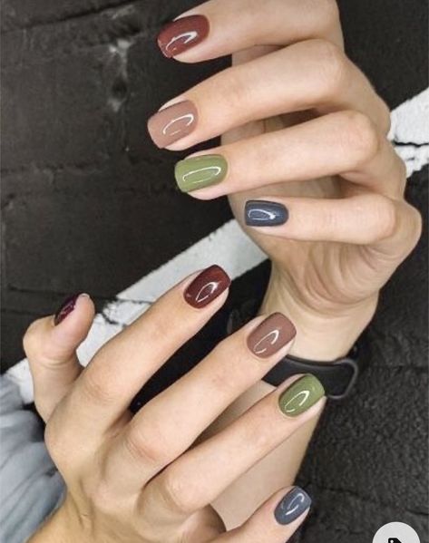 Nail Ideas Autumn 2023, Short Trendy Nails Winter 2023, Dull Nail Designs, 2023 Fall Gel Nail Colors, Solid Color Nail With Design, 5 Different Color Nails Winter, Mani Pedi Inspiration, Dark Multicolor Nails, Funky Nail Colors