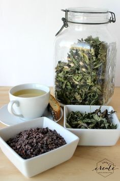 How to dry peppermint and make your own chocolate peppermint tea Tea Homemade, Make Your Own Chocolate, Detox Tea Recipe, Diy Tea, Homemade Detox, Homemade Tea, Tea Diy, Herbal Tea Blends, Healthy Teas