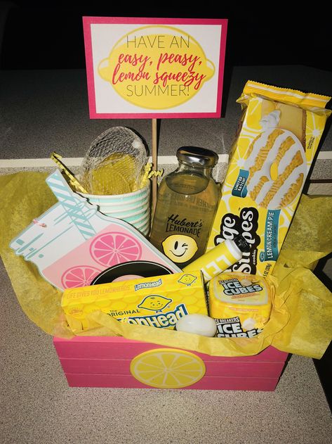 Employee Summer Gift Ideas, Summer Gift Ideas For Teachers, End Of The Year Teacher Gift Ideas Cheap, Teacher Gift Baskets End Of Year, Teachers End Of The Year Gifts, Summer Referral Gift Ideas, Summer Gift For Teachers, Teacher Last Day Of School Gift, Lemon Gifts Ideas