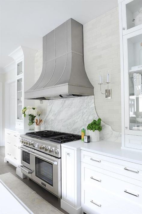 A stainless steel dual oven range sits between white shaker spice cabinets and white drawers and against a curved marble cooktop backsplash. Grey Bathroom Wall Tiles, Spice Cabinets, Gray Bathroom Walls, Gray Tile Backsplash, Marble Backsplash Kitchen, Dual Oven, Quartz Backsplash, Beautiful Bathroom Designs, Bathroom Design Layout